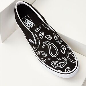 NWT Vans Peace Paisley Classic Slip On Shoes, BLACK/WHITE